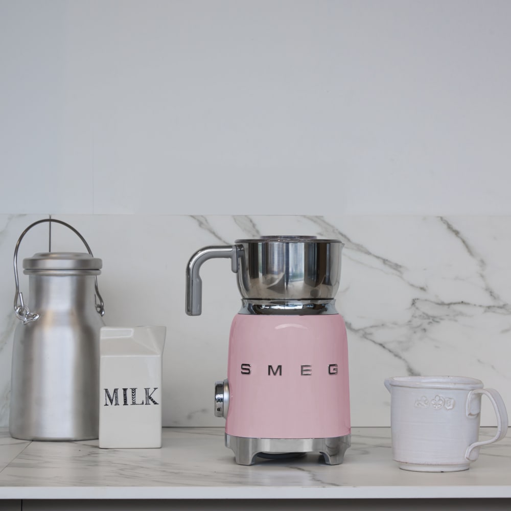Mousseur à lait / chocolatière vintage rose smeg - Maisons du Monde
