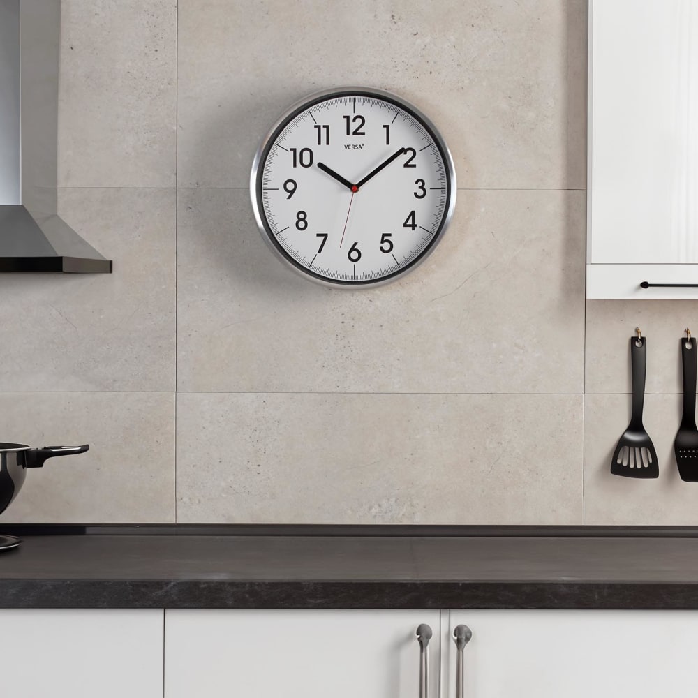Horloge murale de style classique en métal blanc et argenté - Maisons du Monde