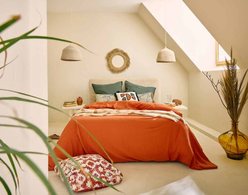 Lit coffre 140x190 en velours côtelé beige - Maisons du Monde