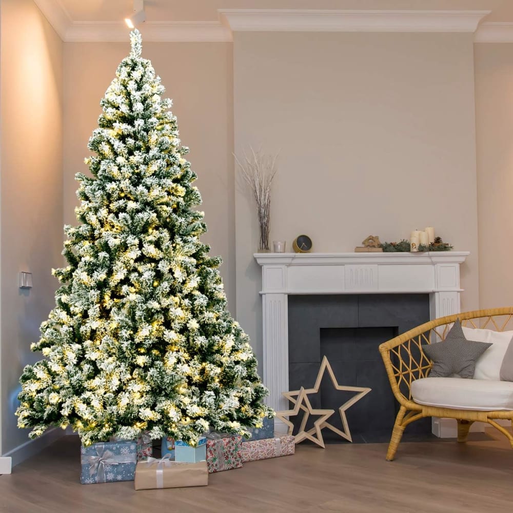 Sapin lumineux artificiel à charnière floquée 1346 branches 230cm - Maisons du Monde