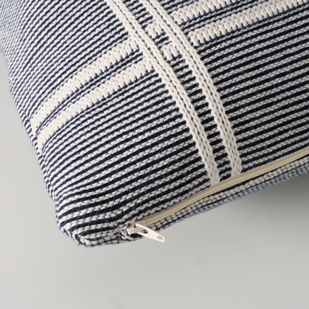 Coussin carré ancre bleu et blanc 50x50cm - Maisons du Monde