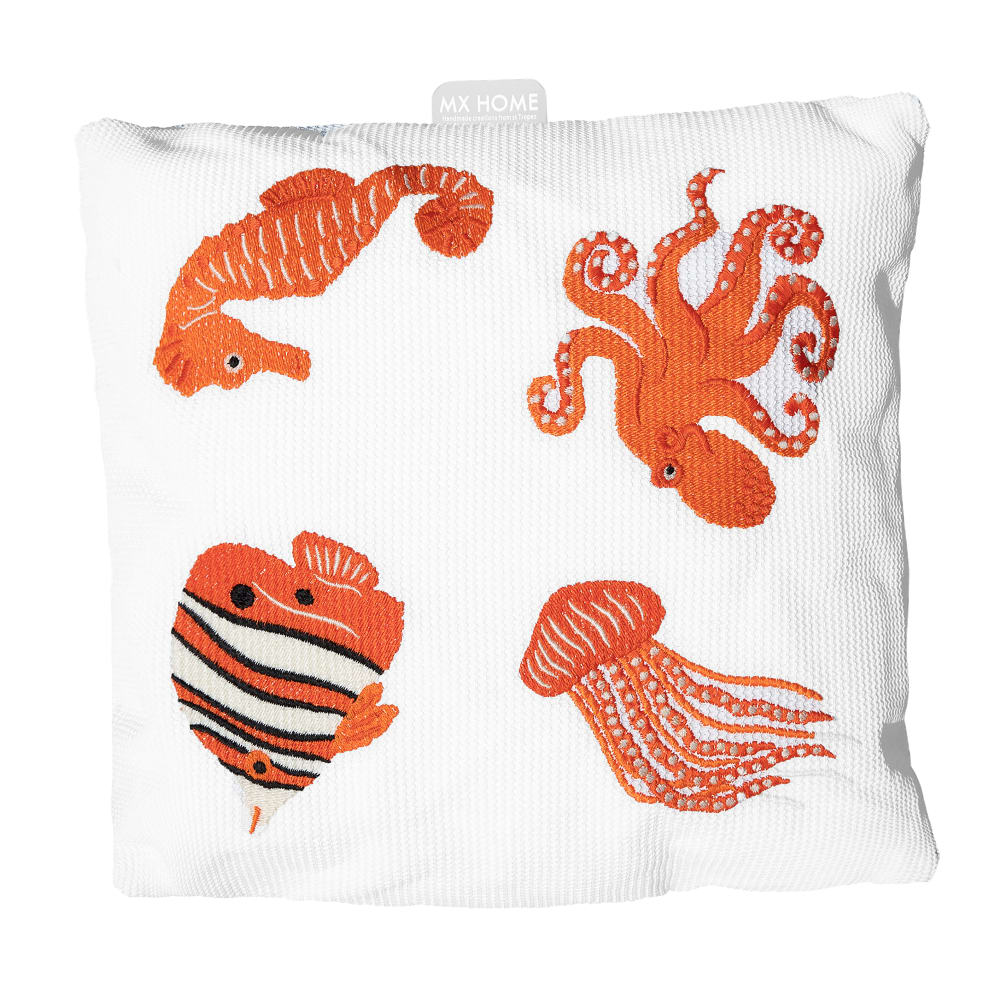 Coussin extérieur blanc broderie poisson orange
