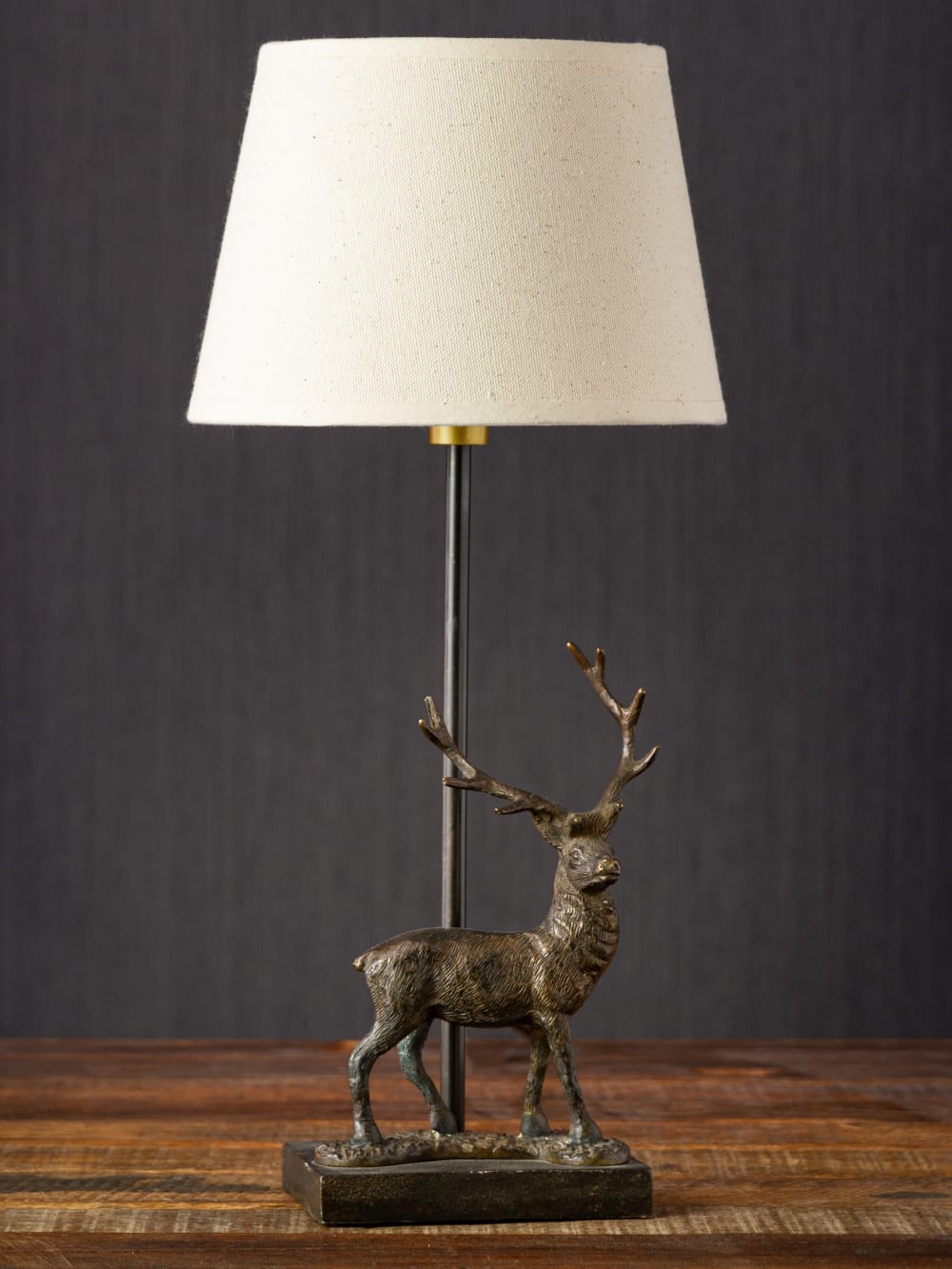 Lampe à poser en laiton noir - Maisons du Monde
