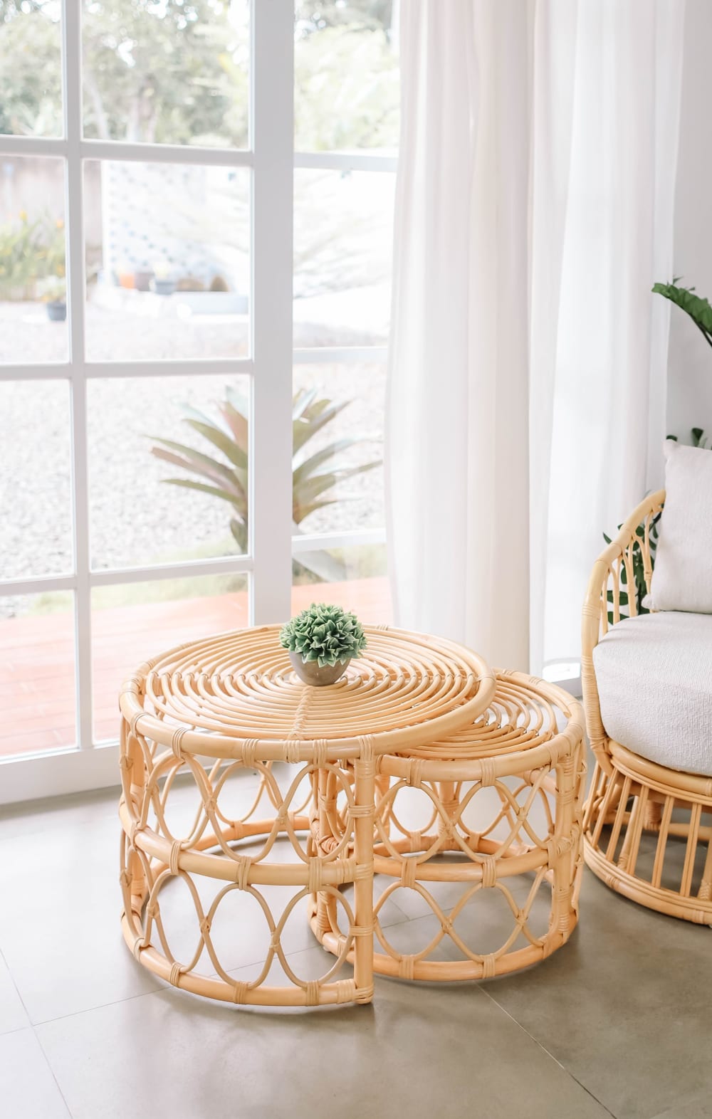 Set de 2 tables basses gigognes en rotin naturel