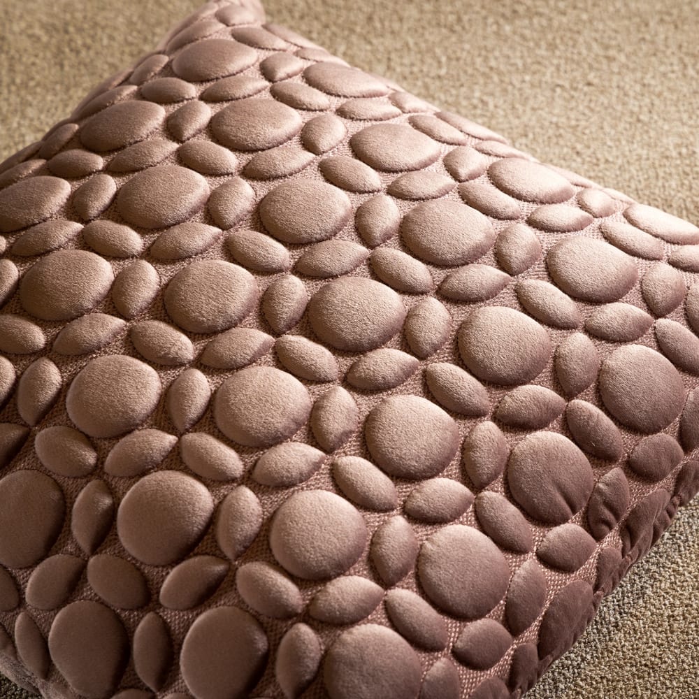 Coussin rose en velours 45x45 cm — vue 4