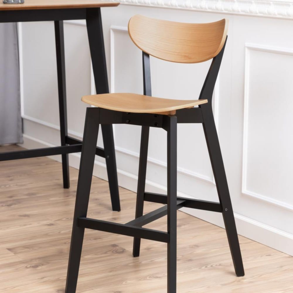 Lot de 2 tabourets de bar scandinaves en bois chêne