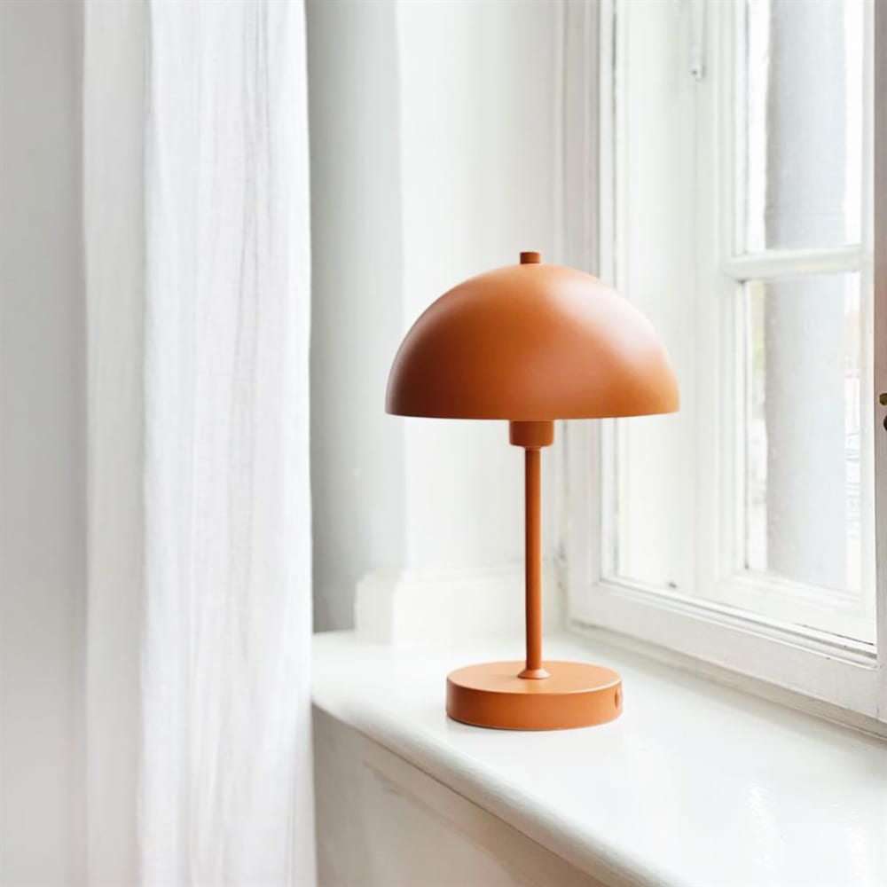 Dyberg Larsen Tischleuchte aus Metall h 30 cm d 20 cm, Terrakotta style modern orange Metall