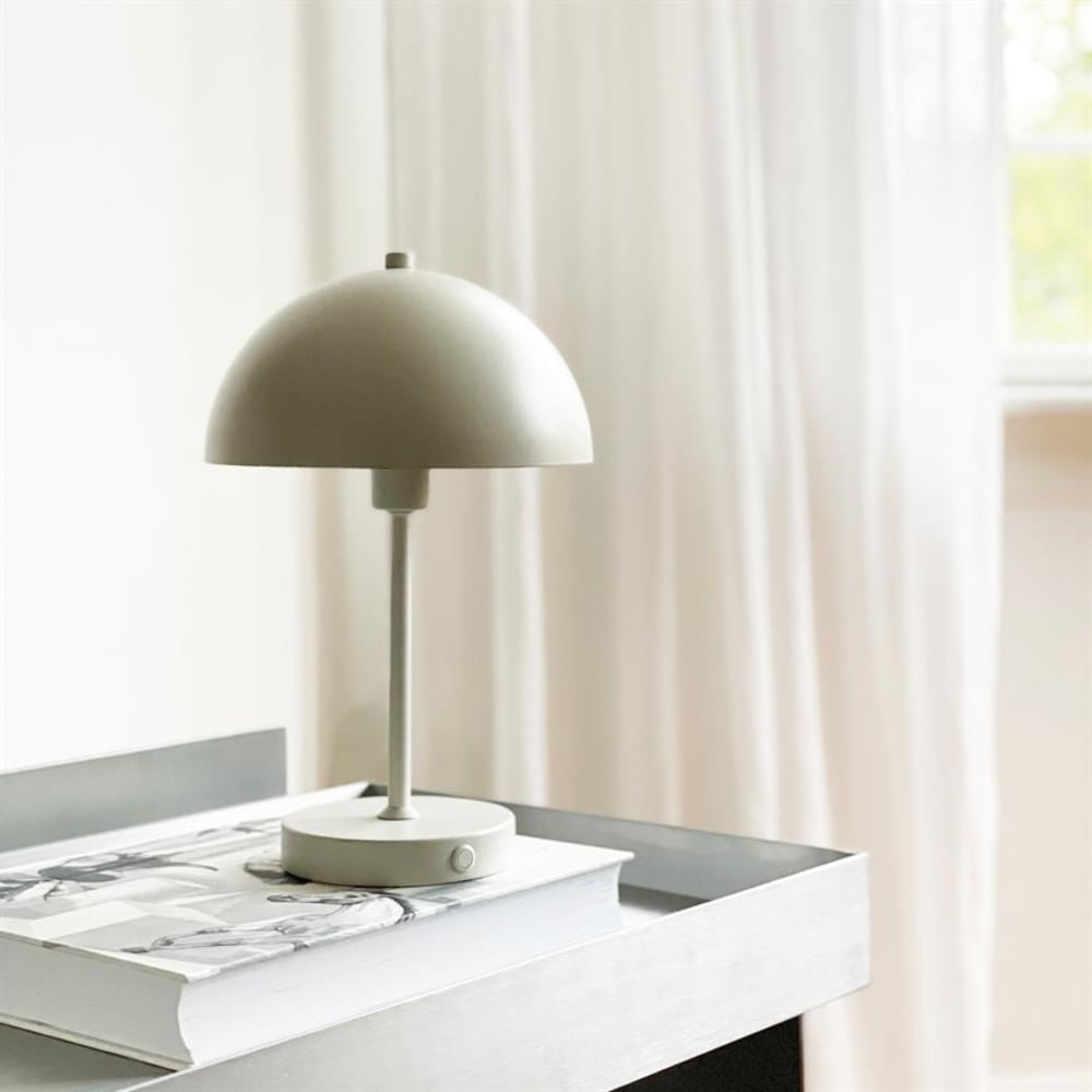 Dyberg Larsen Tischleuchte aus Metall h 30 cm d 20 cm, Pearl weiß style modern - Metall