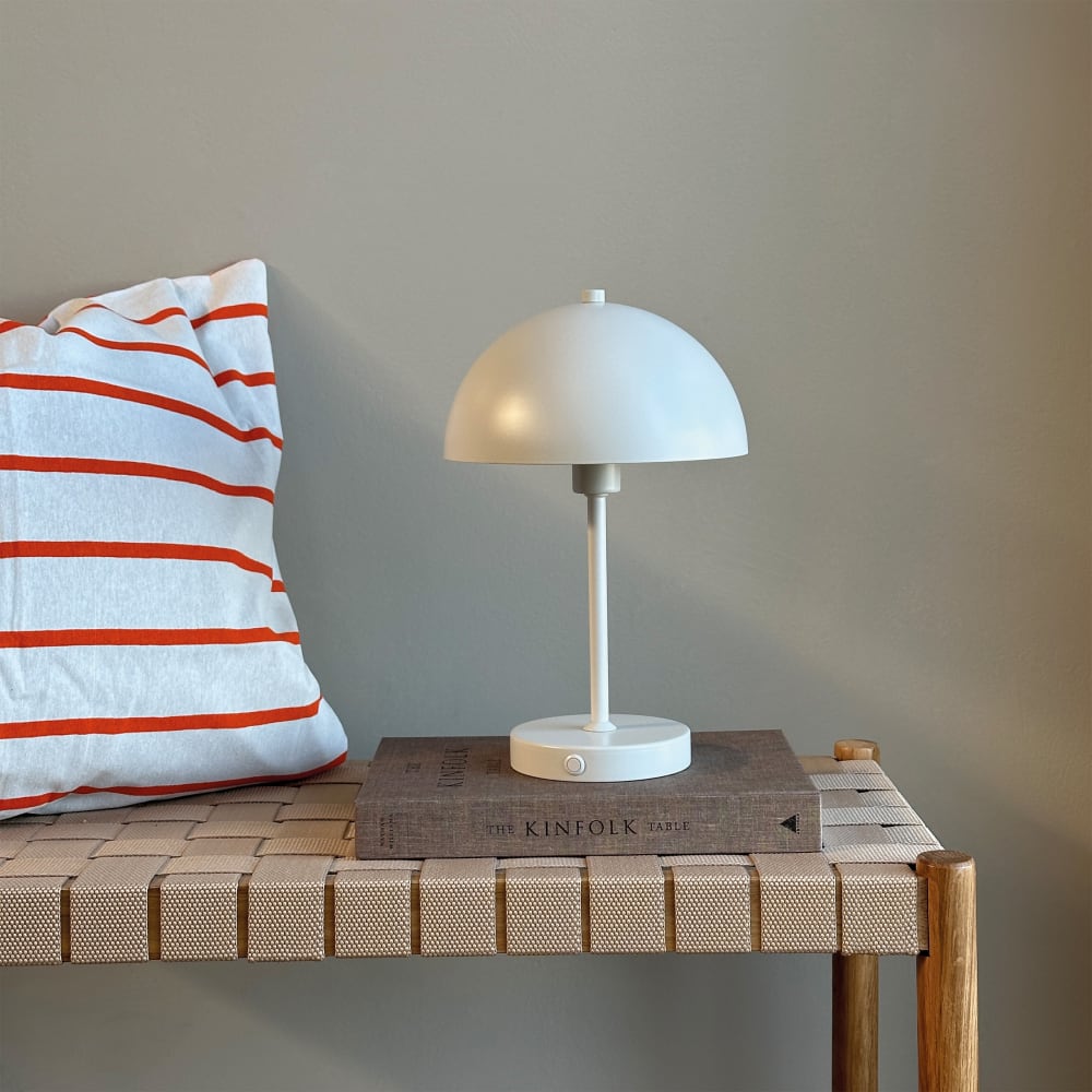 Lampe à poser en métal blanc perlé mat - Maisons du Monde