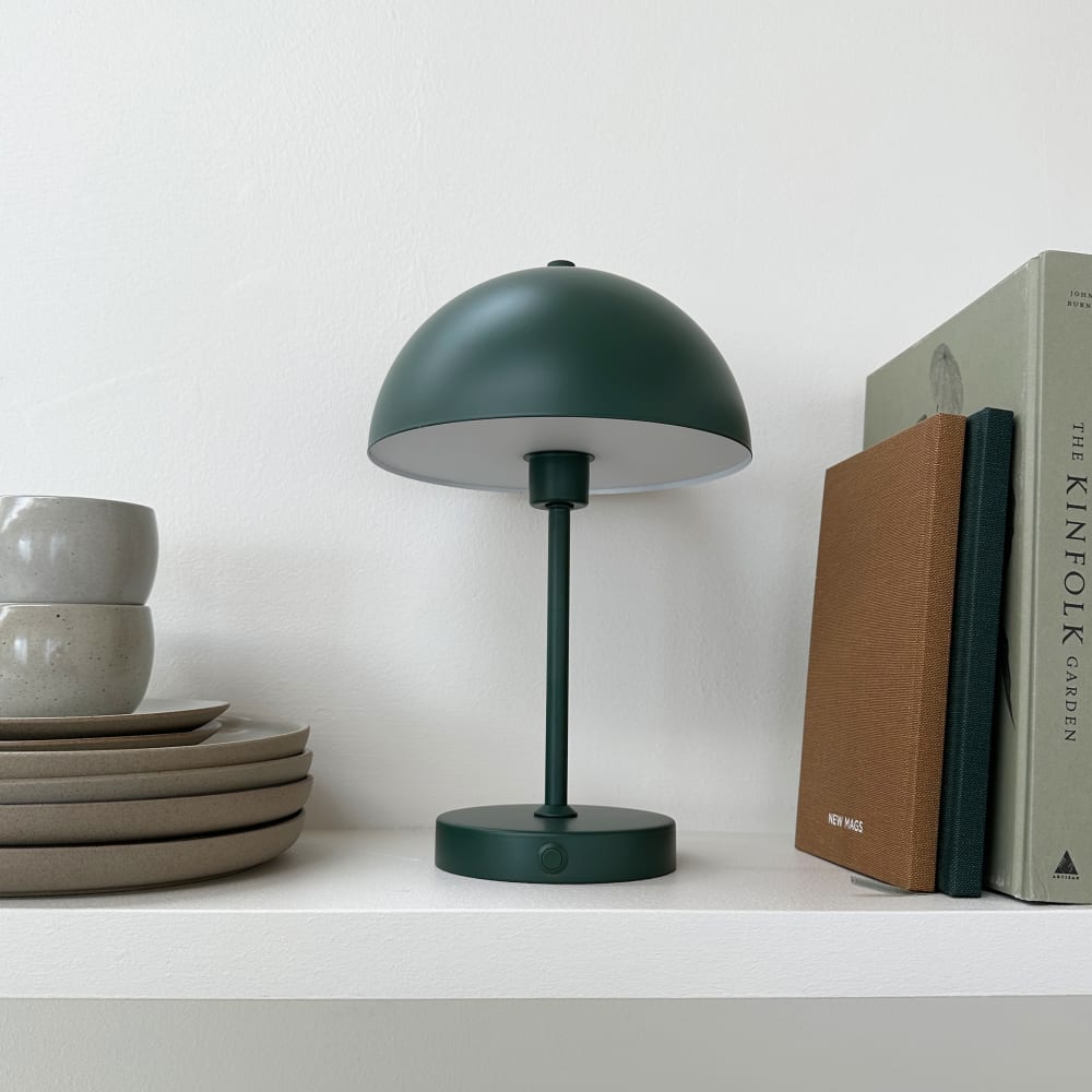 Lampe à poser en métal vert foncé - Maisons du Monde