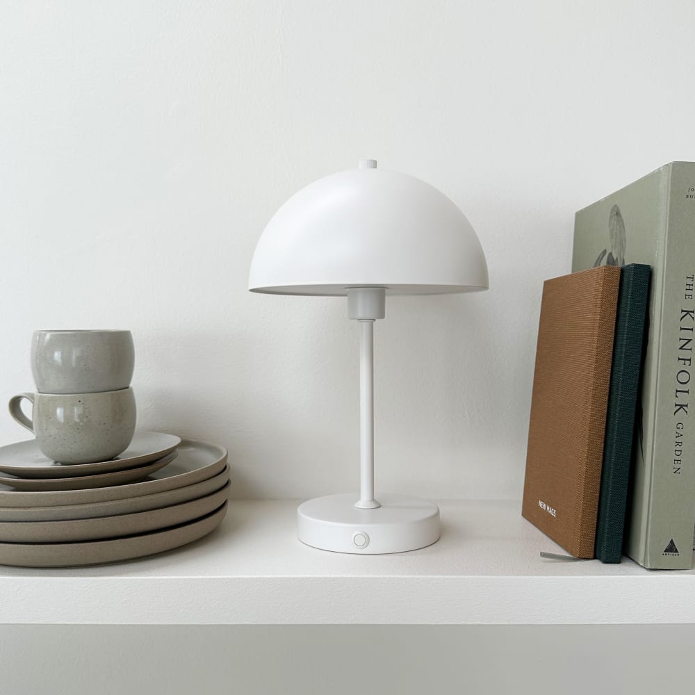 Lampe à poser en métal blanc mat - Maisons du Monde