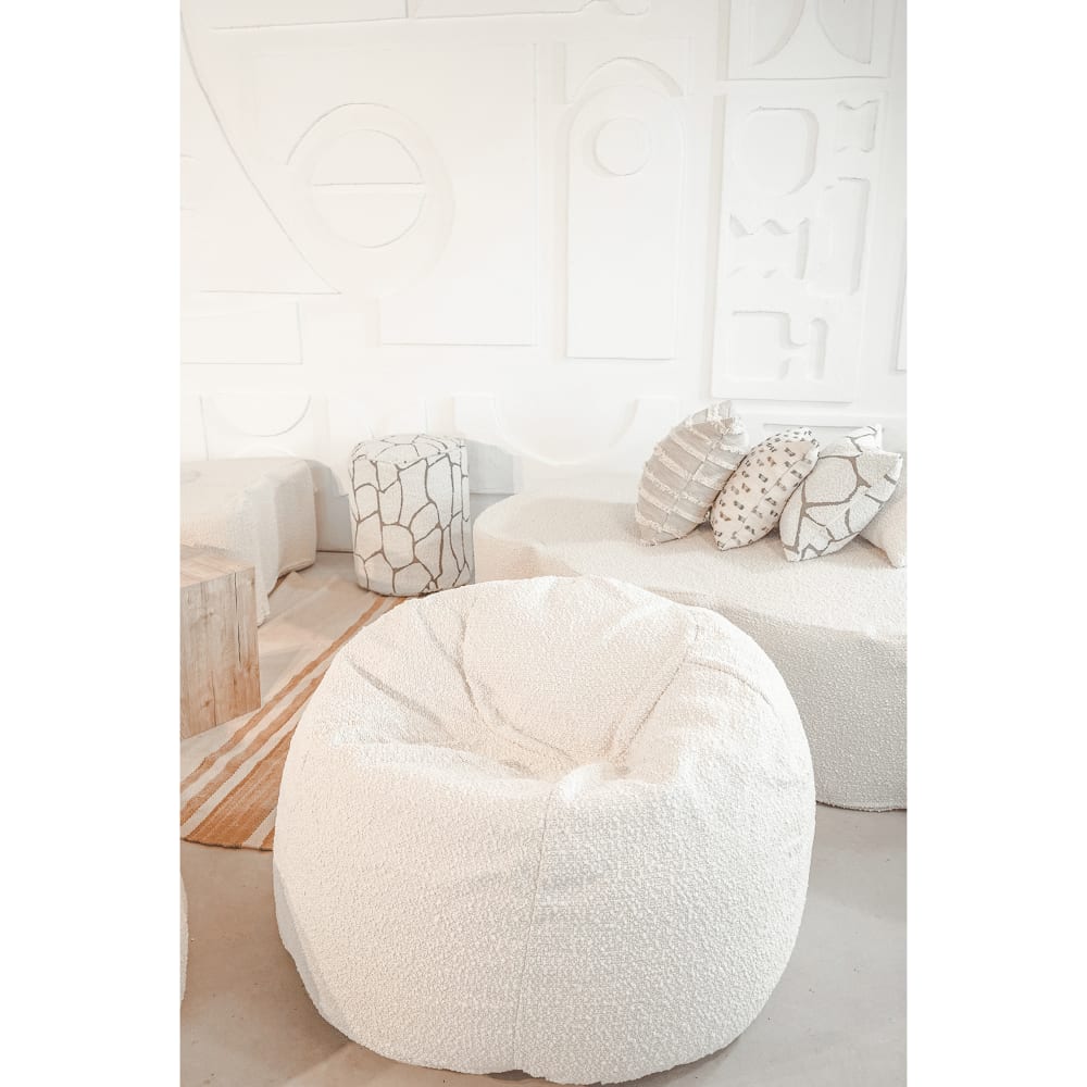 Pouf en bouclette blanc crème - Maisons du Monde