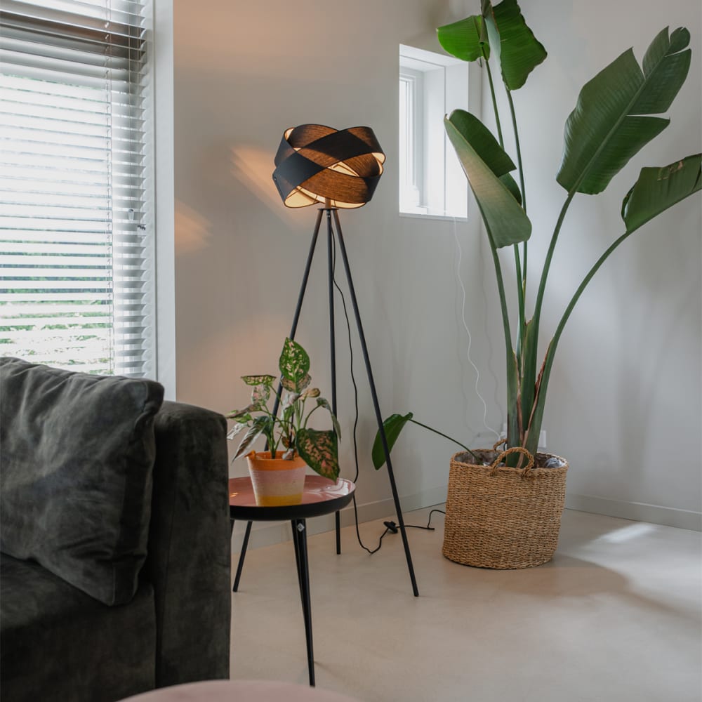 Lampadaire moderne noir — vue 3