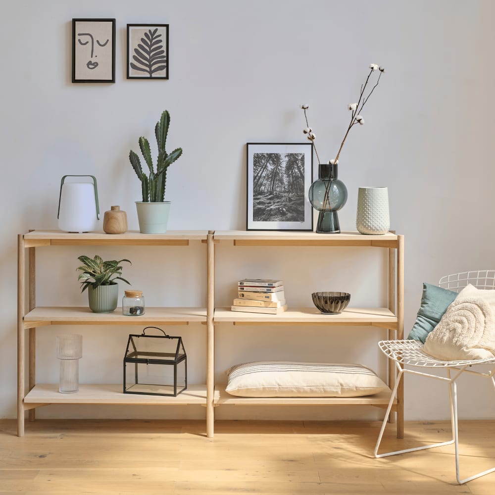Bibliothèque basse scandinave en chêne blanchi 4 tablettes