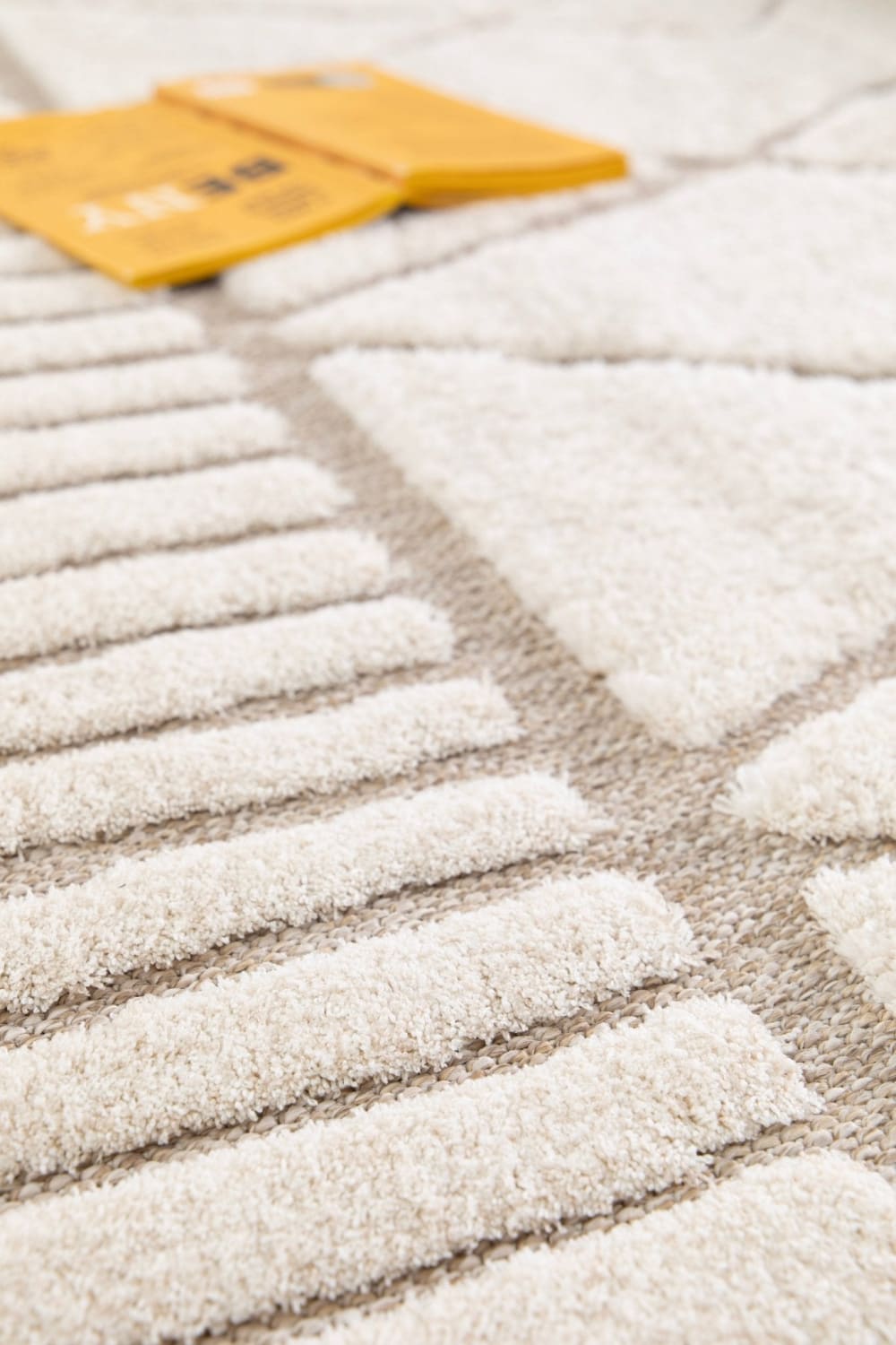Tapis design inspiration ethnique avec effet relief beige 120 x 170 cm — vue 4