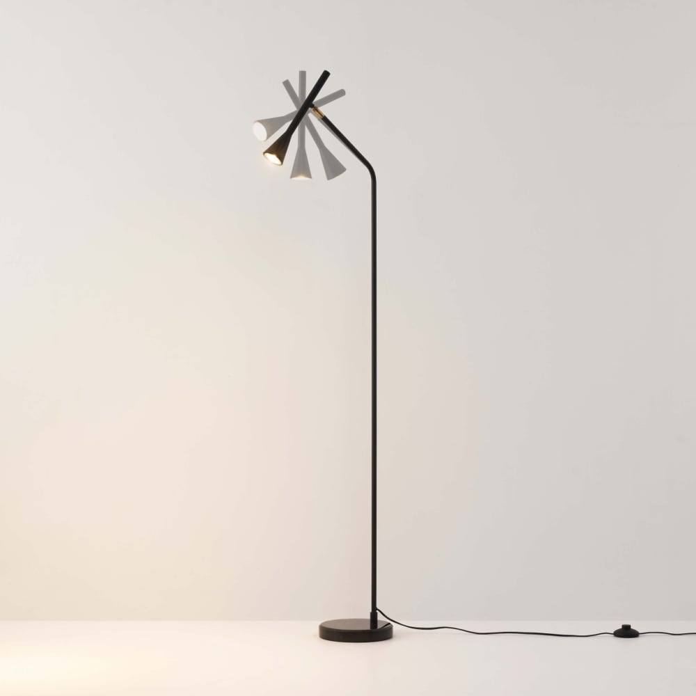Lampadaire en métal et marbre noir et doré 150 cm — vue 4