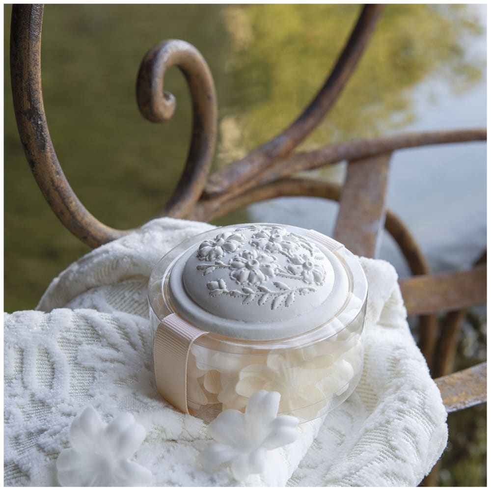 Boîte de pétales de savon parfumés - parfum rose - Maisons du Monde