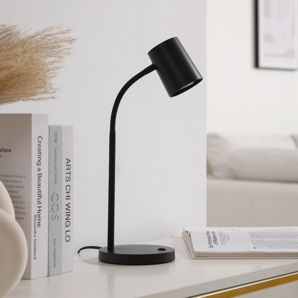 lampara de mesa de plastico negro