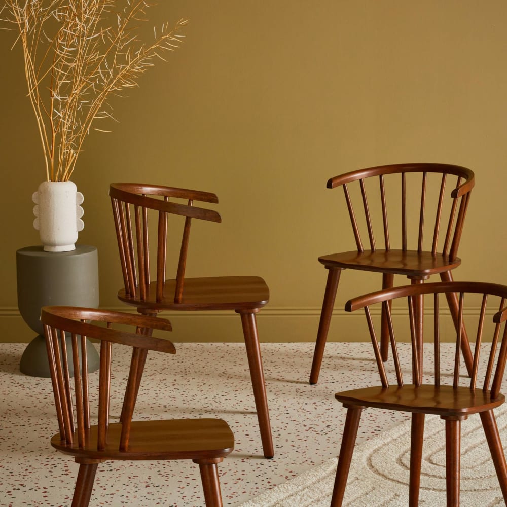 Lot de 4 chaises noyer à barreaux en bois et contreplaqué