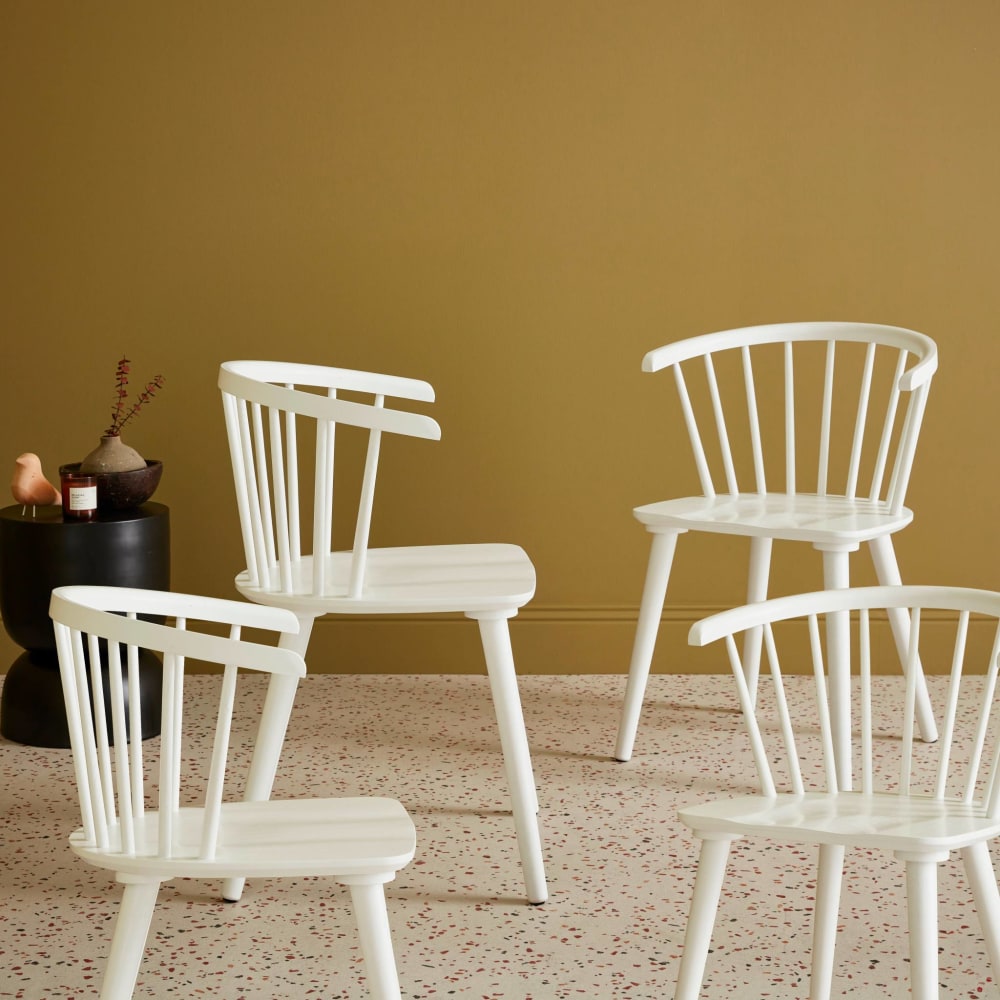 Lot de 4 chaises blanches à barreaux en bois et contreplaqué