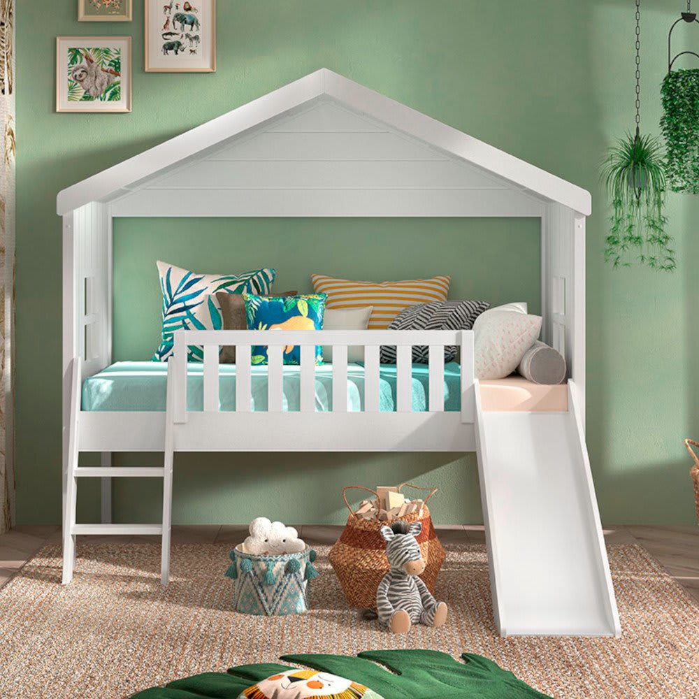 Lit cabane surélevé avec toboggan imitation bois blanc 90x200 - Maisons du Monde