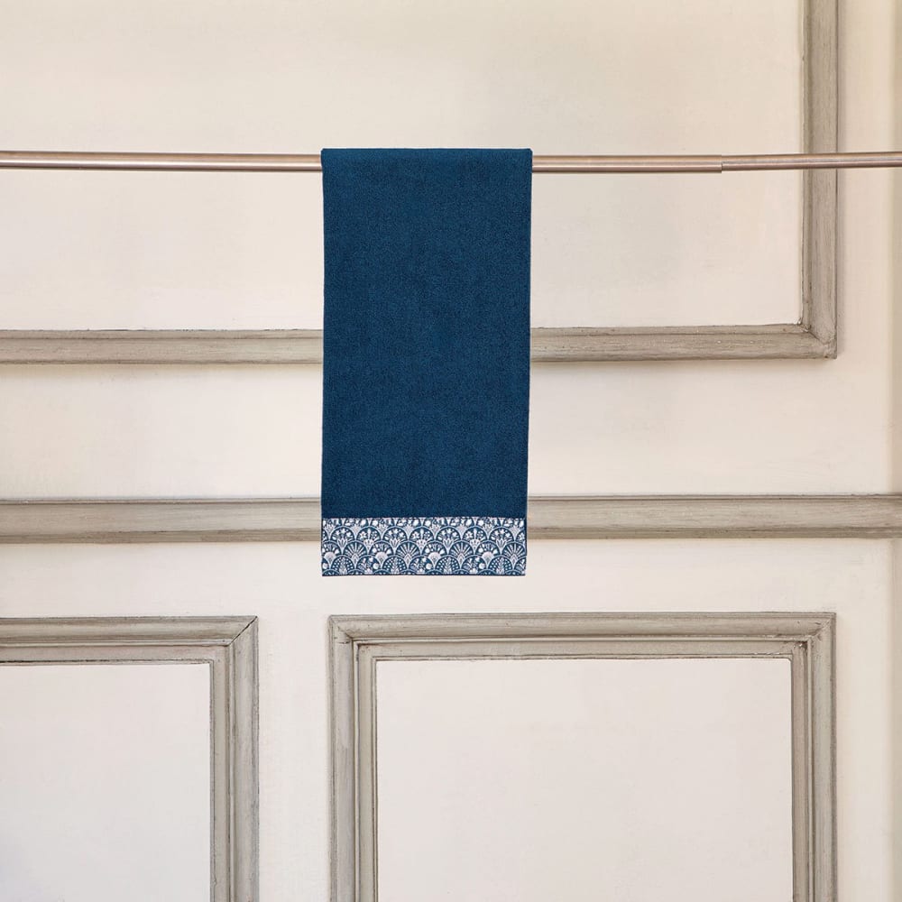 Serviette coton bleu foncé 50x100 cm - Maisons du Monde