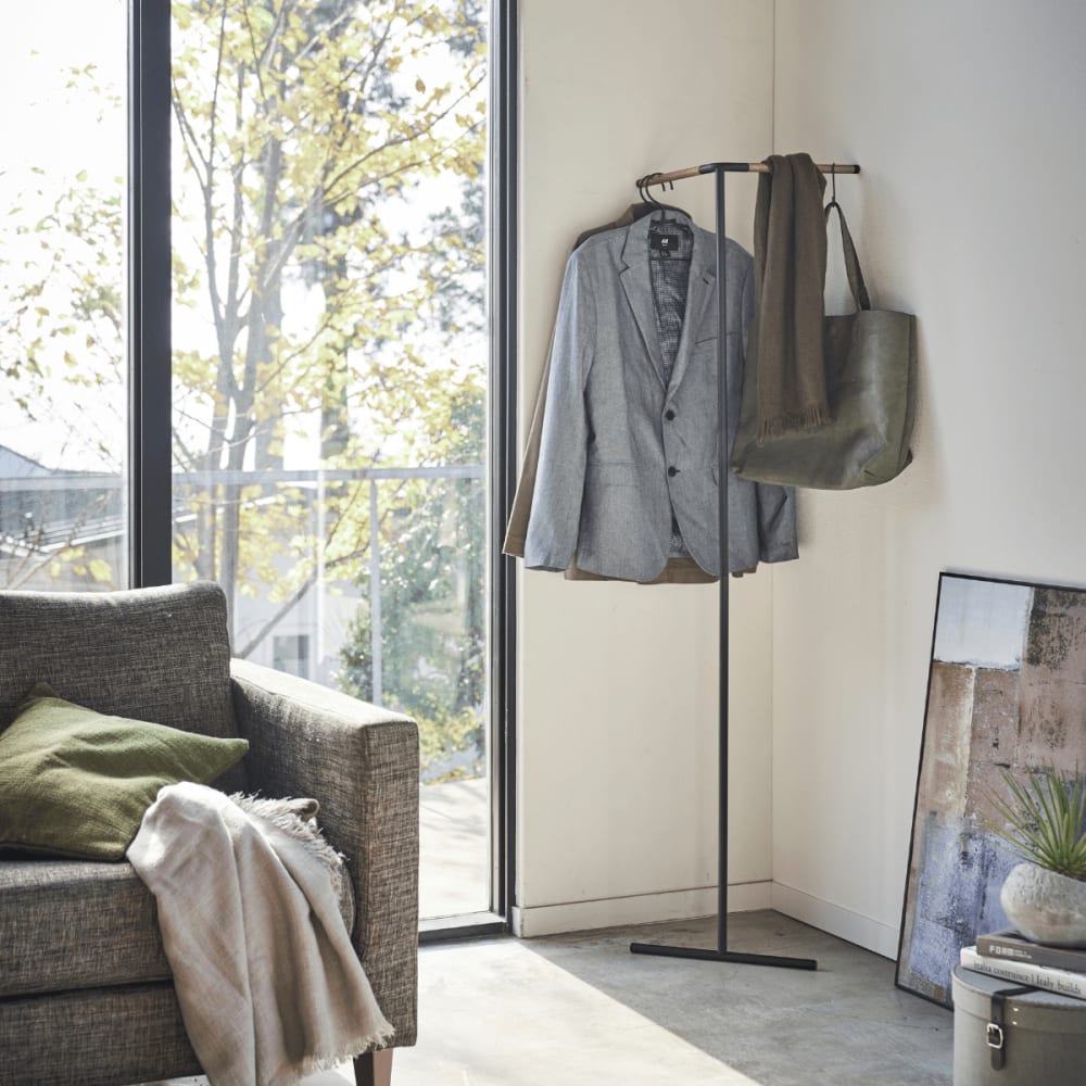 Porte-manteau d'angle incliné H160 cm - Noir