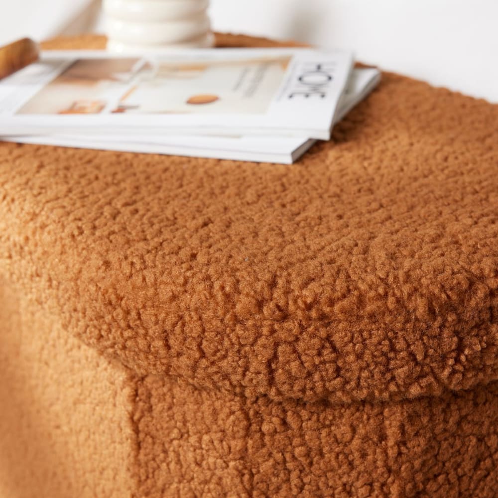 Banc coffre ovale en tissu bouclette 72x39 cm marron - Maisons du Monde