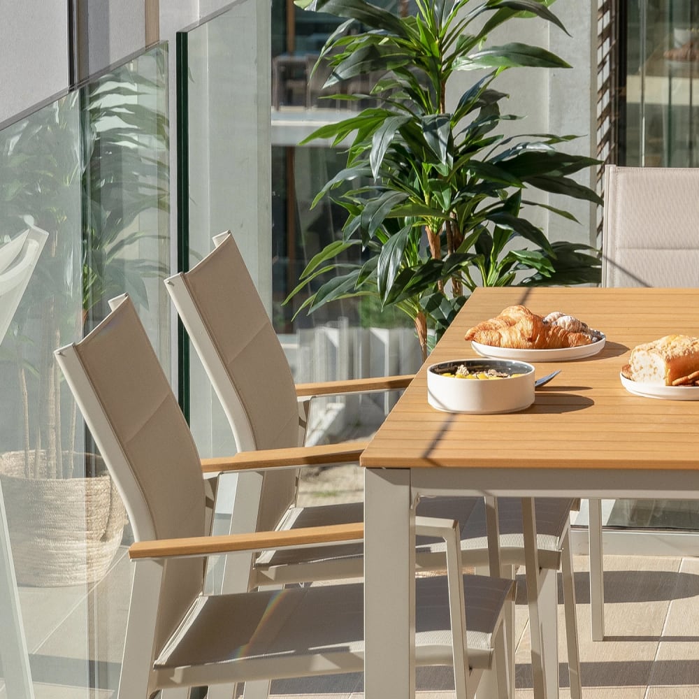 Set jardin table 130x70 et 4 chaises textilène en alum beige