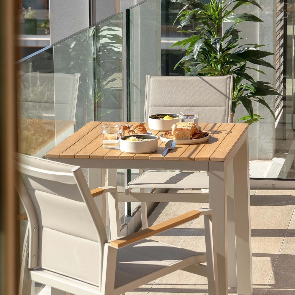 Table de repas de balcon 70x70 aluminium et polywood beige