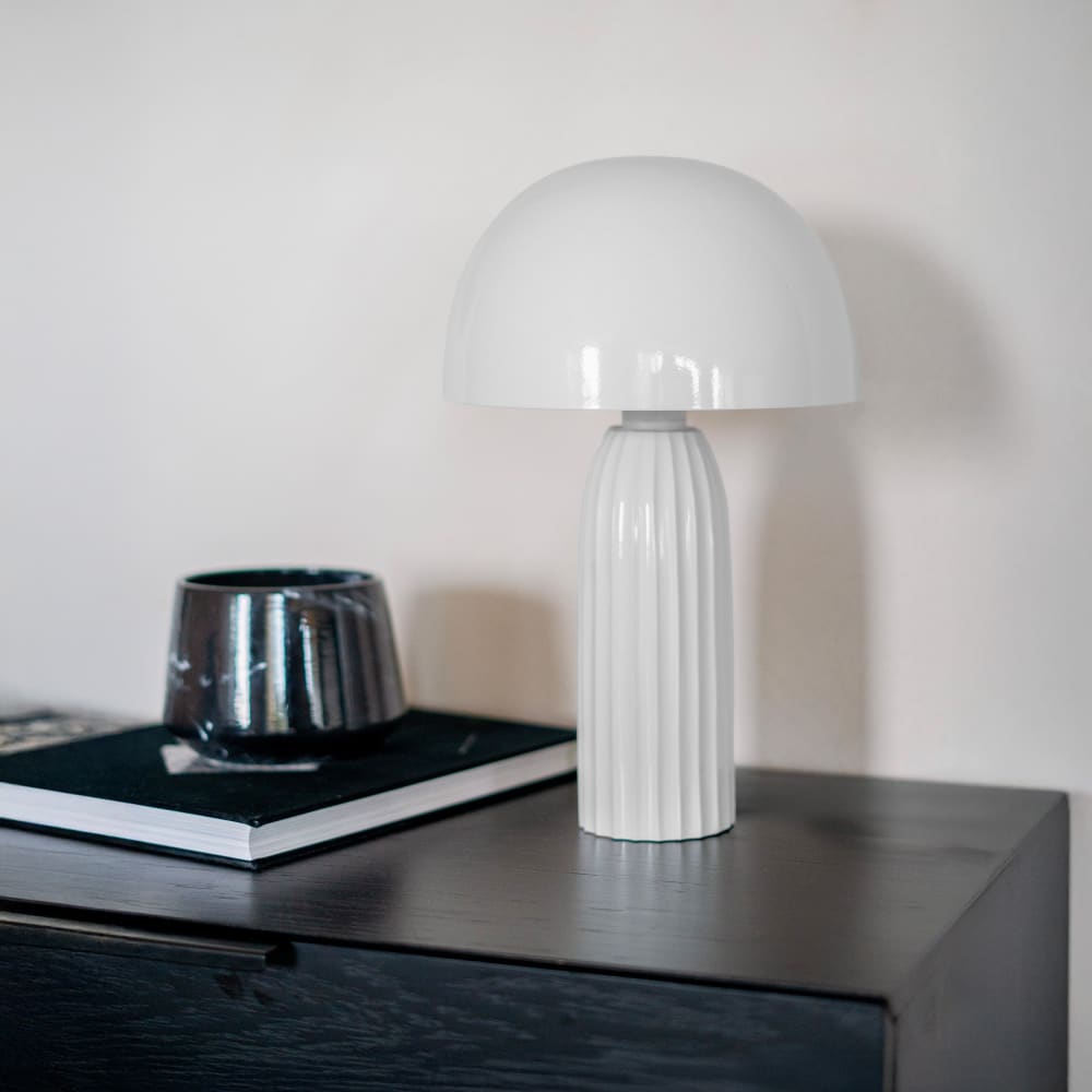 Lampe à poser en métal blanc finition brillante — vue 3