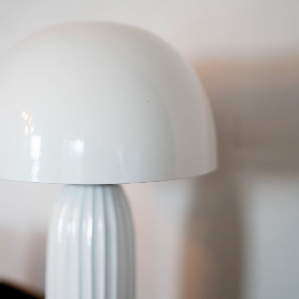 Lampe à poser en métal blanc finition brillante — vue 4