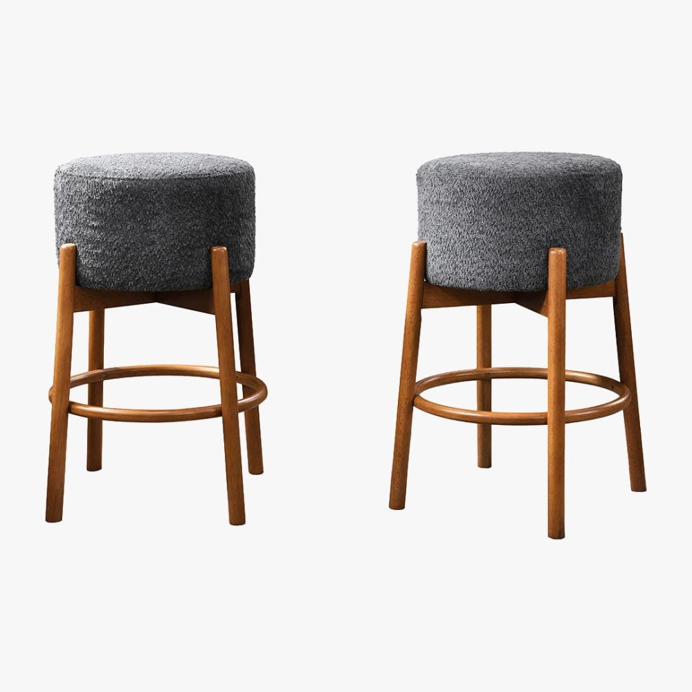 Lot de 2 tabourets effet peau de mouton gris foncé et bois clair Lot de 2 tabourets effet peau de mouton gris foncé et bois clair