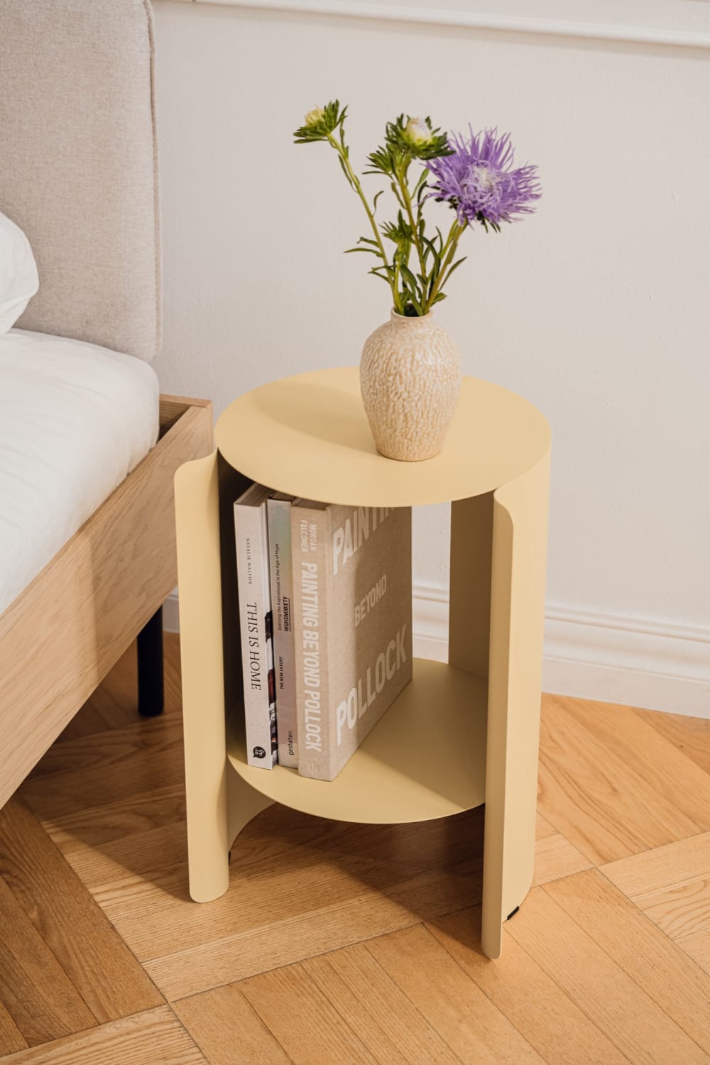 Table d'appoint avec étagère en acier peint par poudrage, jaune - Maisons du Monde