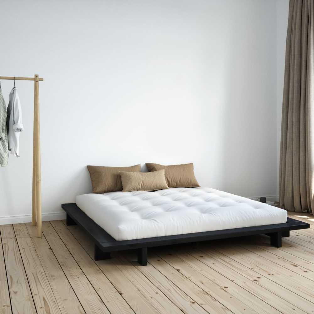 Lit futon japan en pin massif noir, avec sommier 160x200 - Maisons du Monde