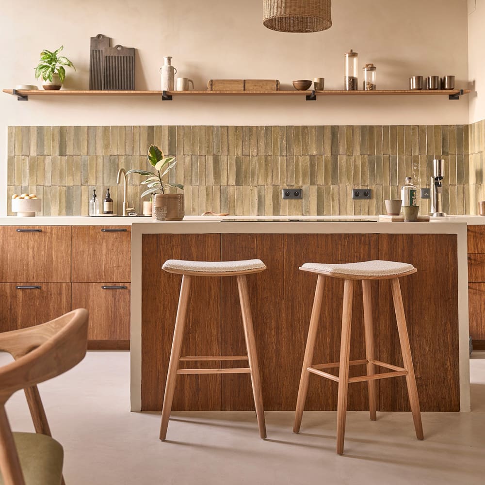 BERAH GETAH Set aus 2 Hockern aus massivem Teakholz und Bouclé-Sitz 75 cm style modern Beige