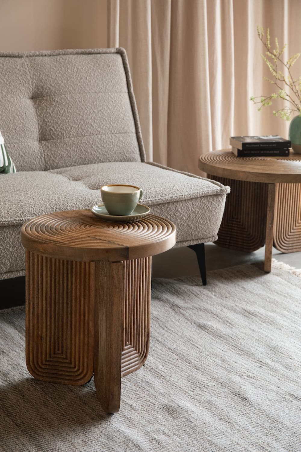 Table d'appoint ronde en bois de manguier sculptée - Maisons du Monde