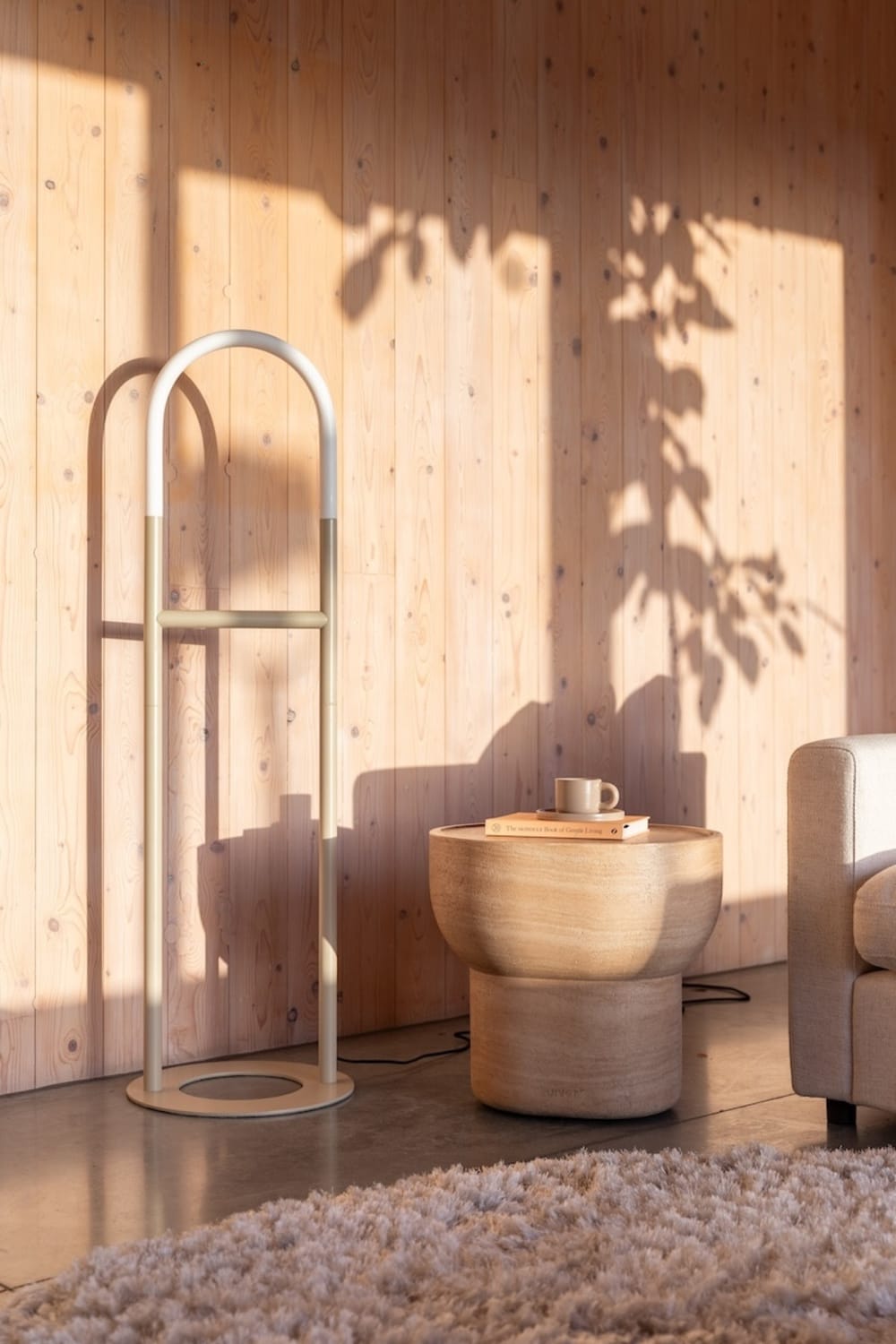 Table d'appoint ovale en béton aspect travertin - Maisons du Monde