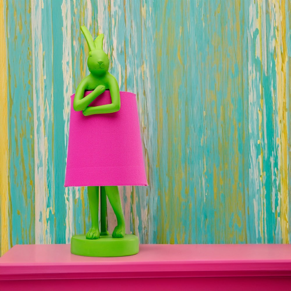 Lampe lapin en polyrésine verte et lin rose h50 - Maisons du Monde