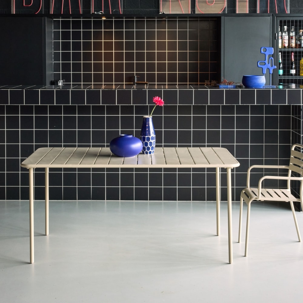 sweeek Table de jardin métal 6-8 places, beige - Acier