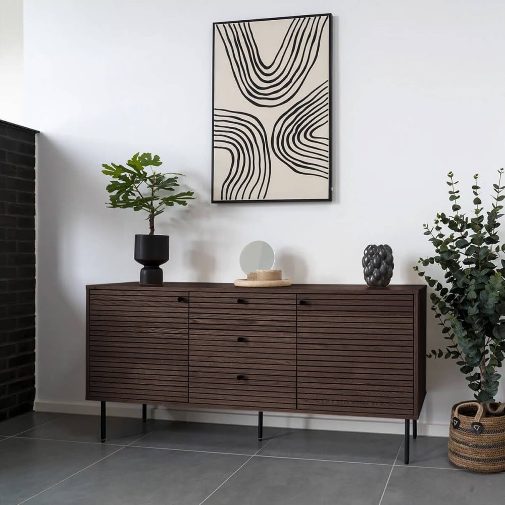 Buffet 3 tiroirs 2 portes effet tasseaux teinté chêne foncé