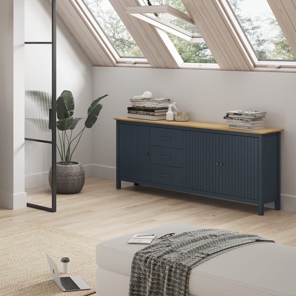 Buffet bas 3 portes 3 tiroirs bois ciré et bleu pétrole - Maisons du Monde
