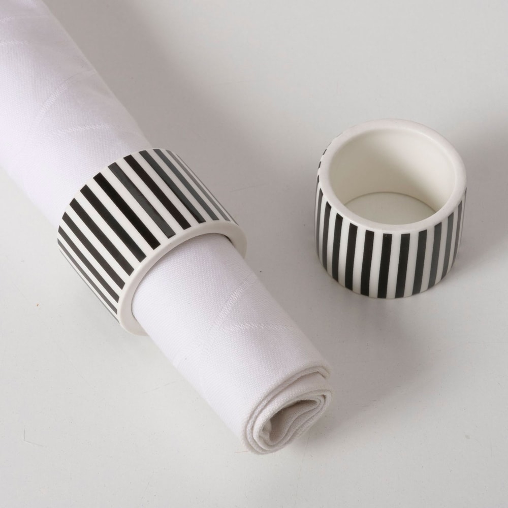 Set de 2 ronds de serviette en céramique blanche et noire 5x5x4cm - Maisons du Monde