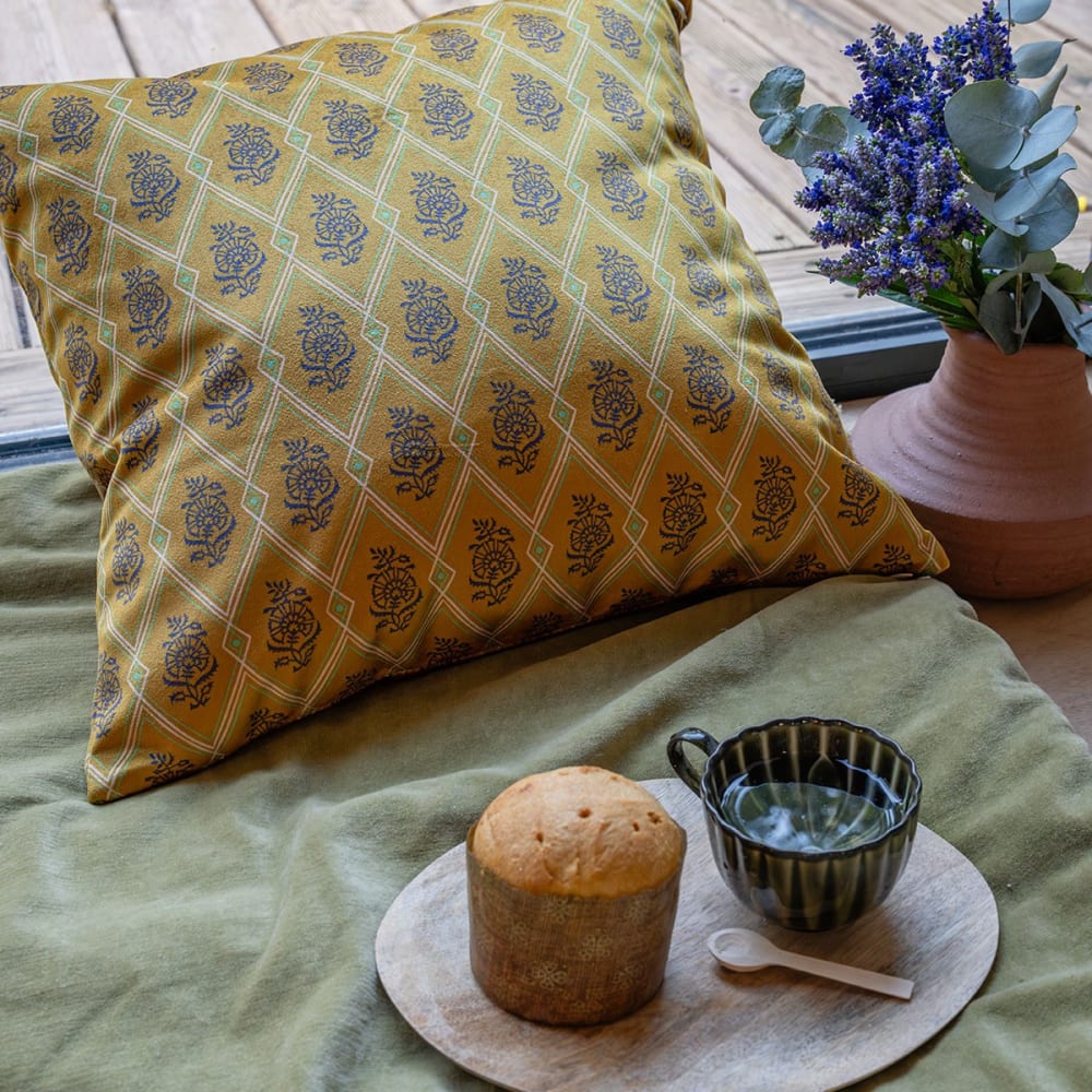 Housse de coussin velours, 45x45 cm, motif graphique doré - Maisons du Monde
