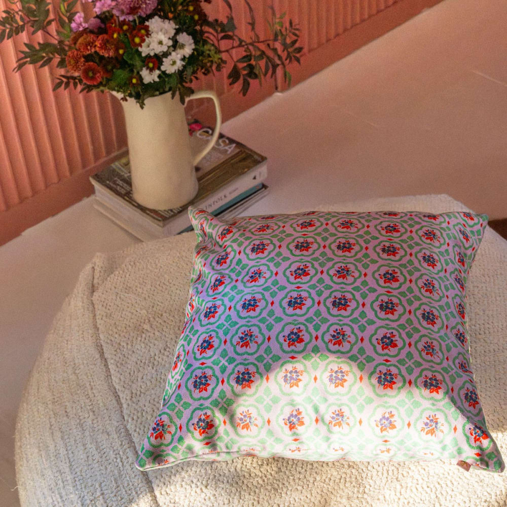 Housse de coussin velours, 45x45 cm, motif graphique lila - Maisons du Monde