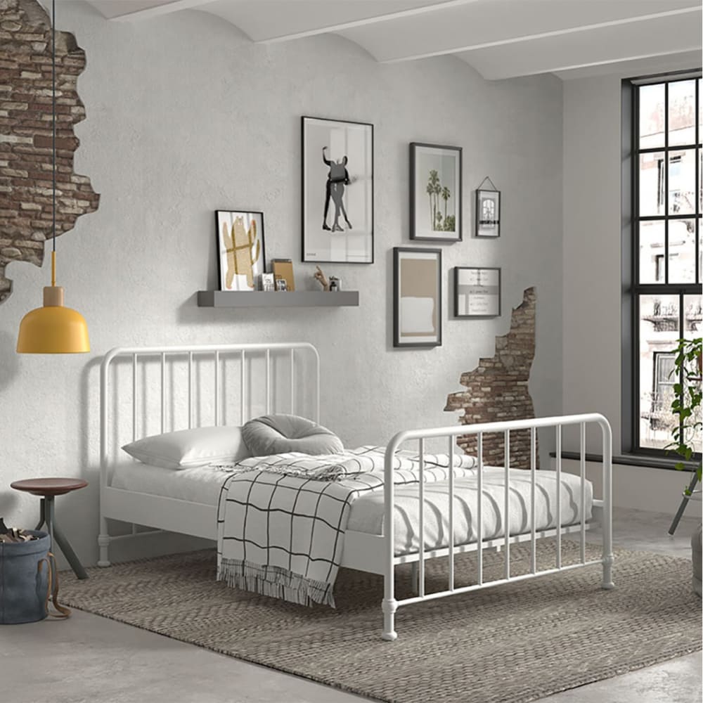 Lit à barreaux 140x200cm métal poudré blanc - Maisons du Monde
