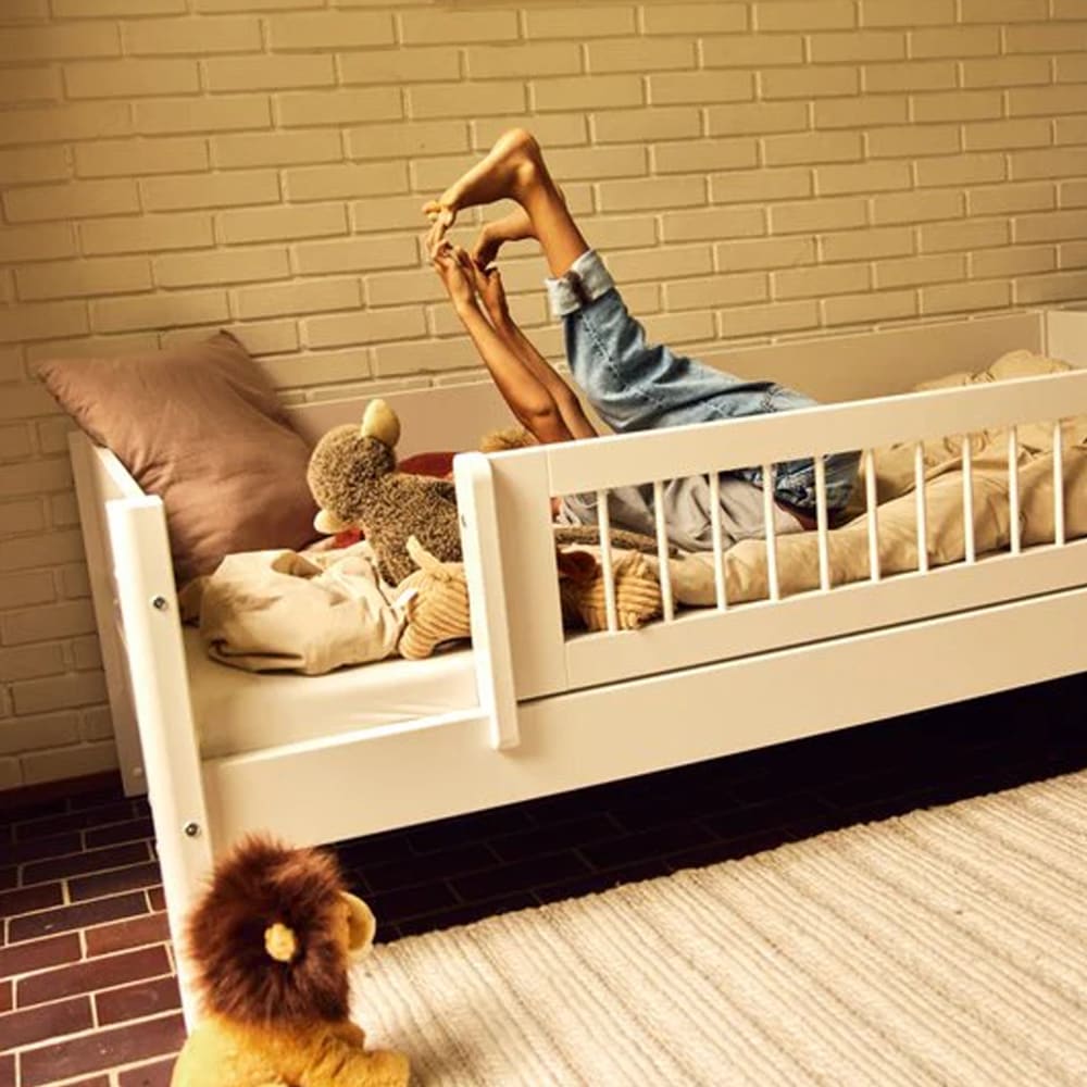 Banquette-lit avec barrière de sécurité effet bois blanc 90x200cm - Maisons du Monde