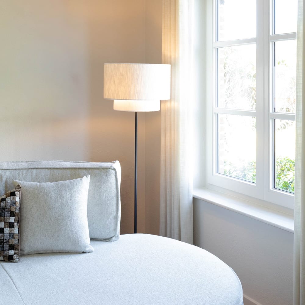 Lampadaire en lin et métal, rond, blanc - Maisons du Monde