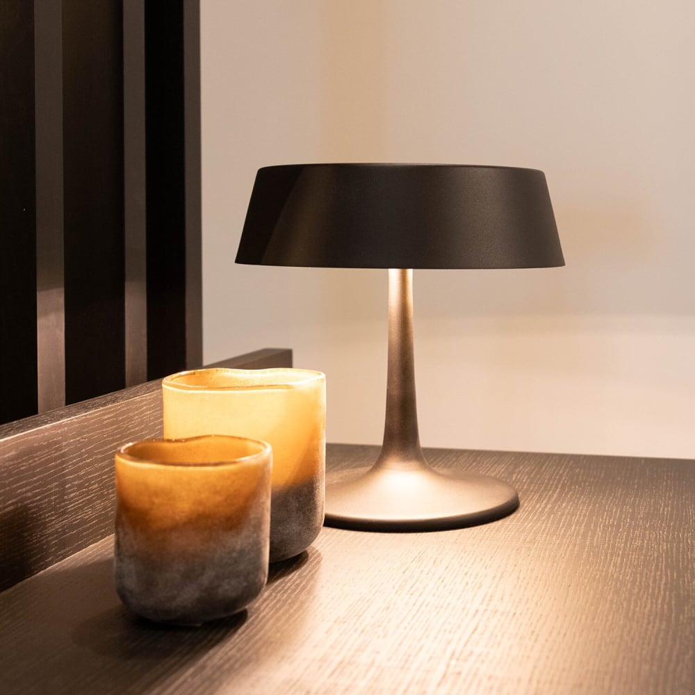 Lampe de table en métal, or et noir — vue 3