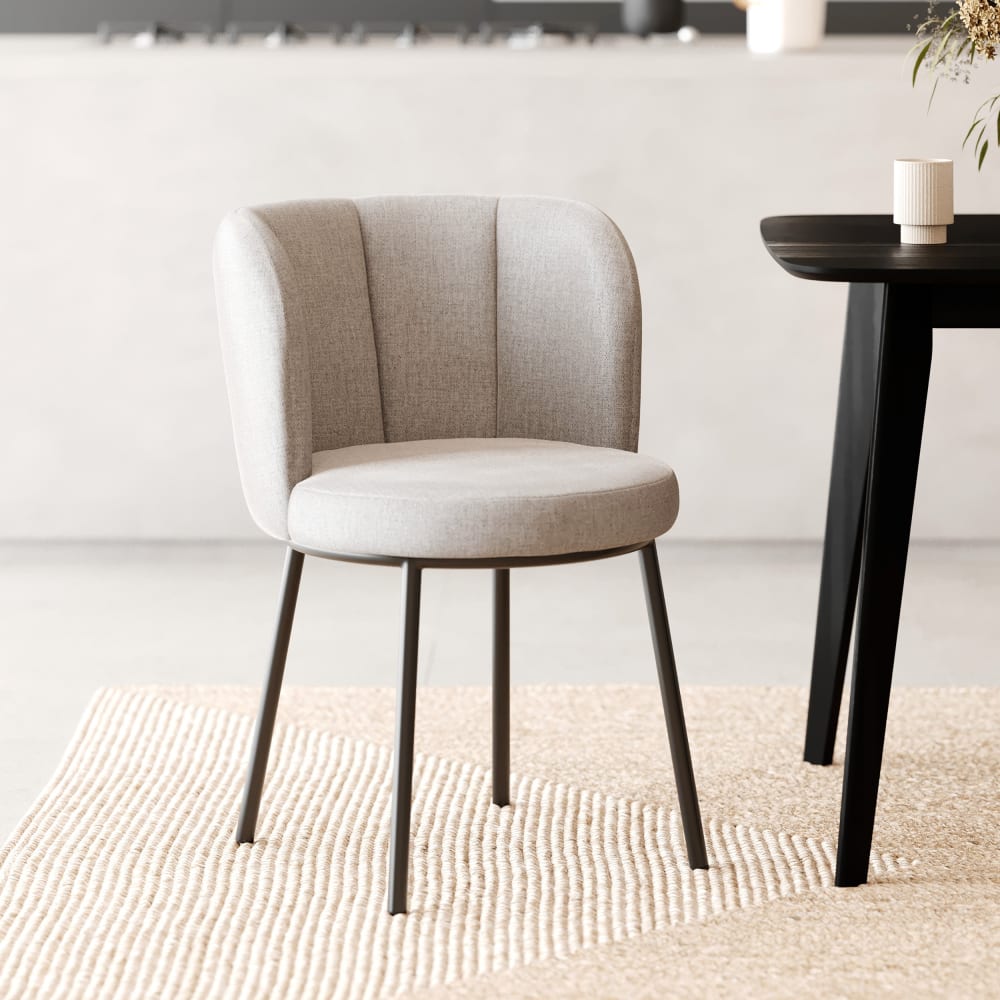 Chaise en tissu beige chiné et pieds noirs - Maisons du Monde